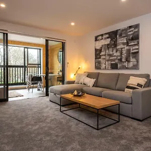 Penthouse With Park View Apartment Christchurch